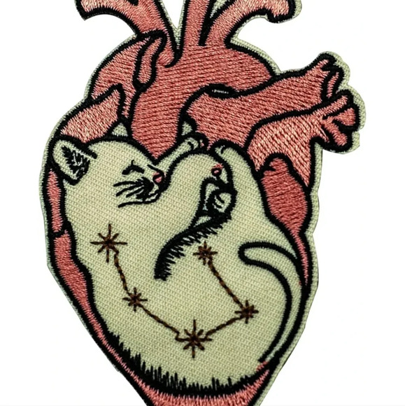 Iron On Patch, Heart with Cat Patch, Funny Cartoon Embroidered Badge Iron/Sew on - Picture 1 of 3
